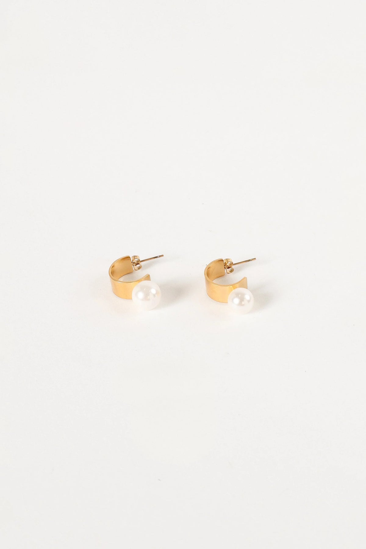 Callie Pearl Hoop Earrings - Gold